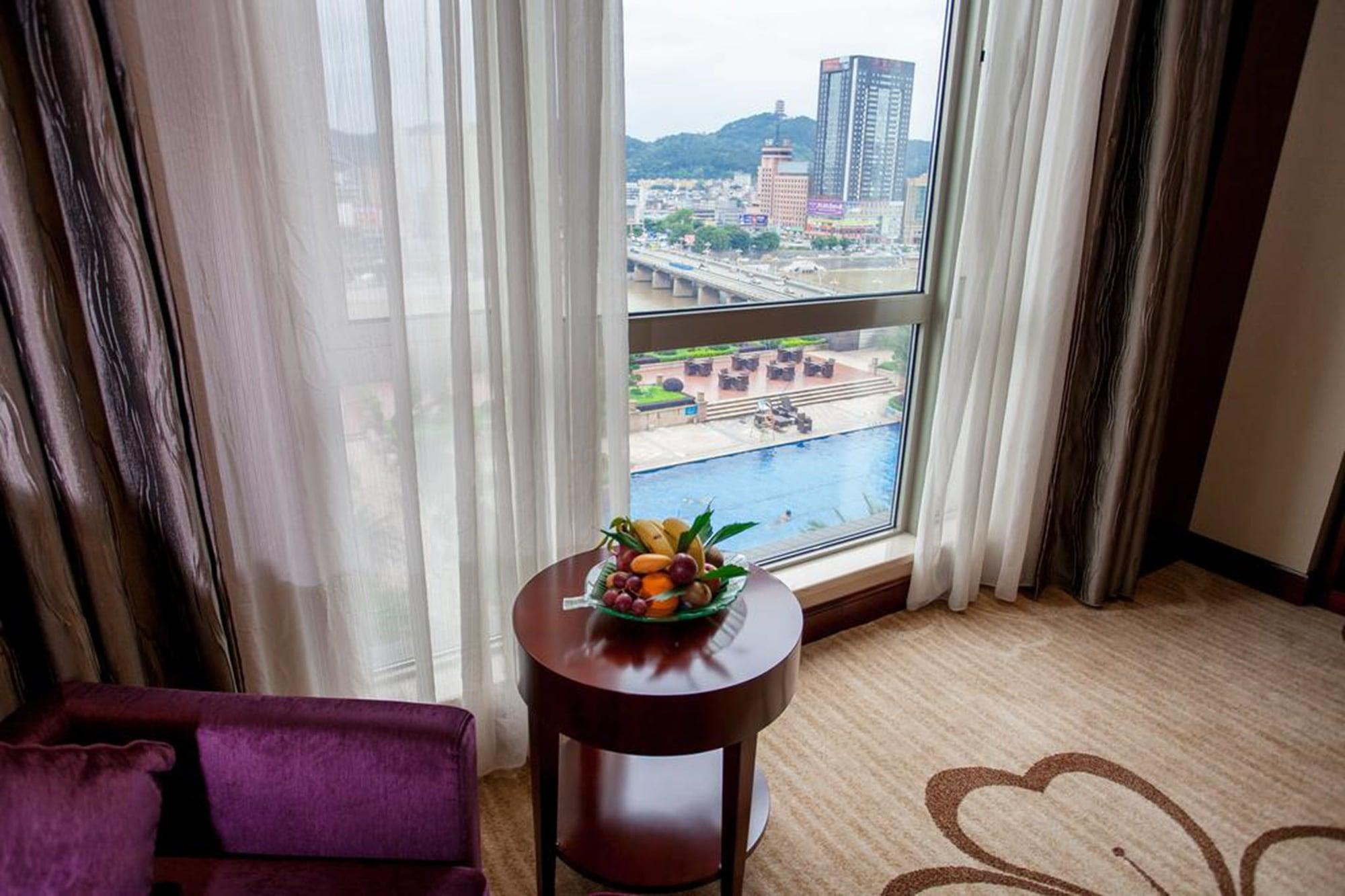 Ramada Plaza Shaoguan City Centre Exteriör bild