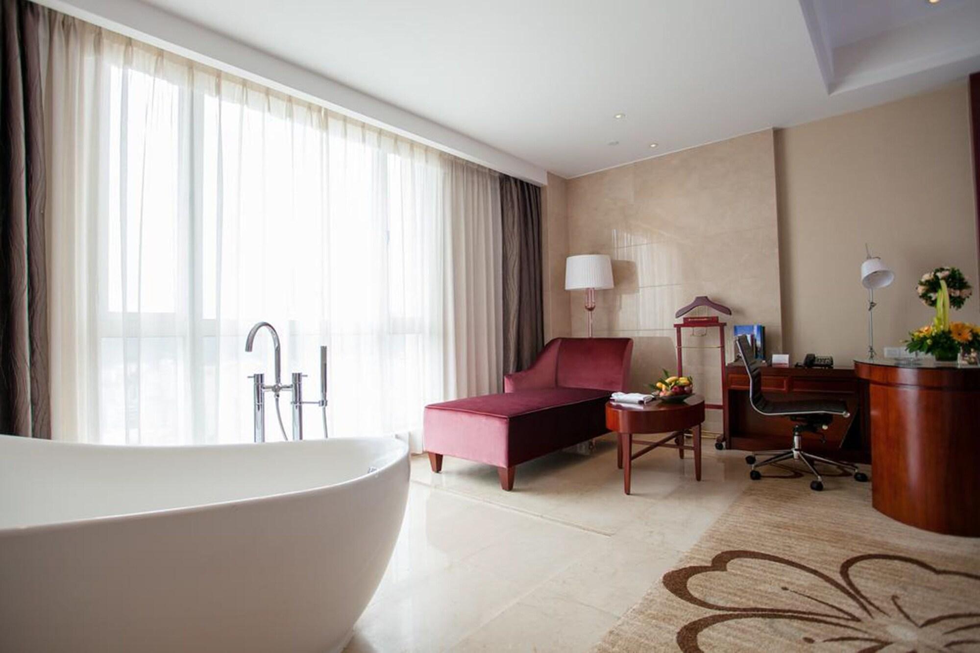 Ramada Plaza Shaoguan City Centre Exteriör bild